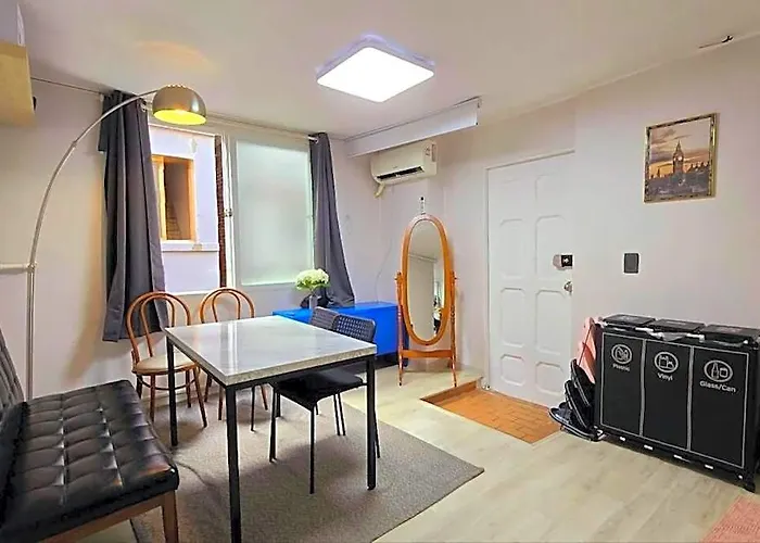 Cheongnyangni 5beds 3rooms 1lounge House * Сеул